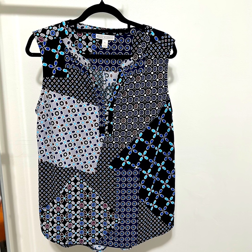 Dana Buchman Large multi color print top. Excellent condition!